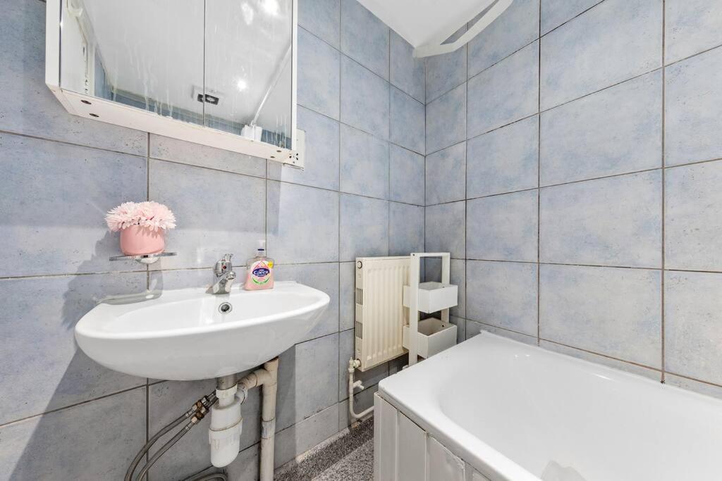 ロンドン1Br Modern Flat On Edgware Rd Ed3アパートメント エクステリア 写真